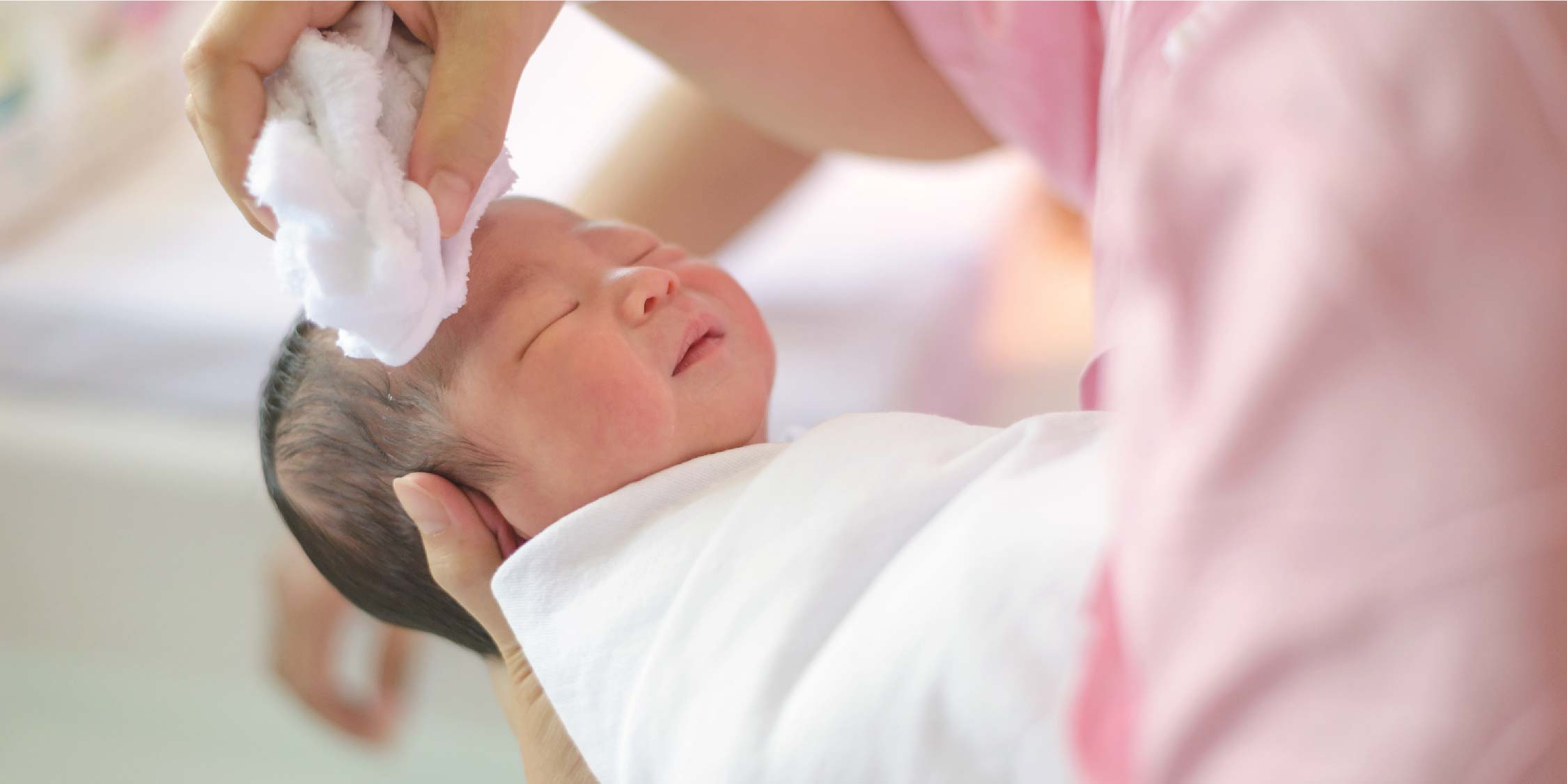 4 Cara Merawat Bayi Baru Lahir di Rumah yang Mom Wajib Tahu!