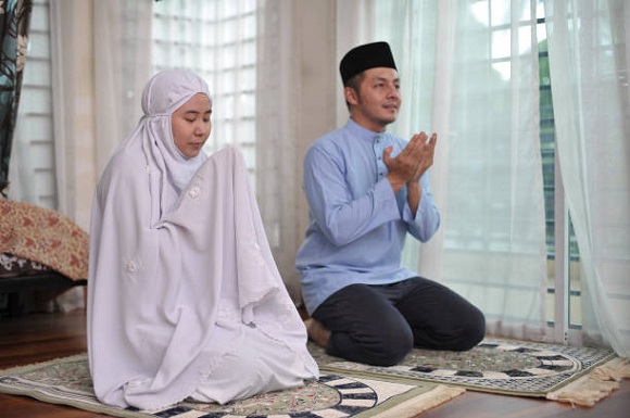 Niat dan Tata Cara Sholat Idul Fitri, Jamaah Maupun di Rumah