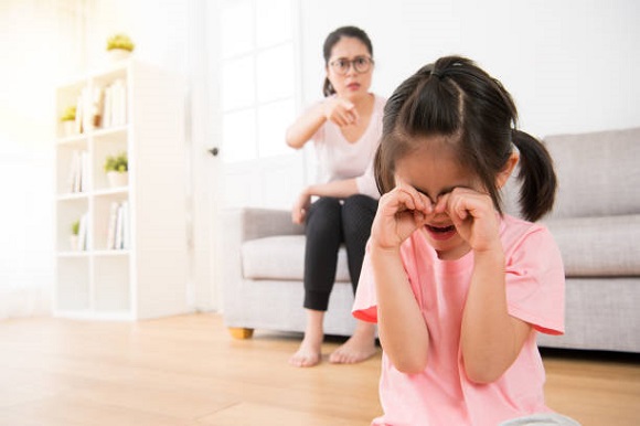 8 Ciri-ciri Toxic Parents, Apakah Anda Termasuk? Ini Bahayanya